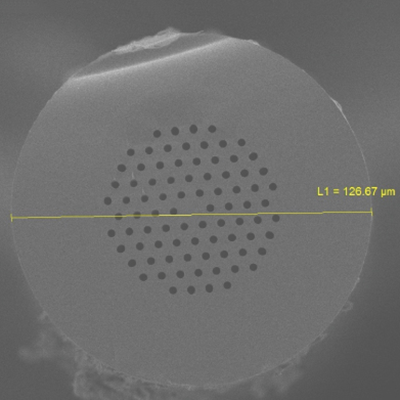 微細構造ファイバー（フォトニック結晶ファイバー）可視光