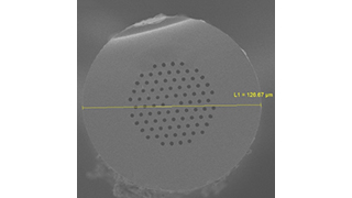 微細構造ファイバー（フォトニック結晶ファイバー）可視光